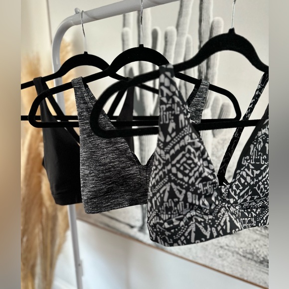 3 Victoria Secret sports bras in size Small. Deep V front. Grey, black & printed - Picture 4 of 15